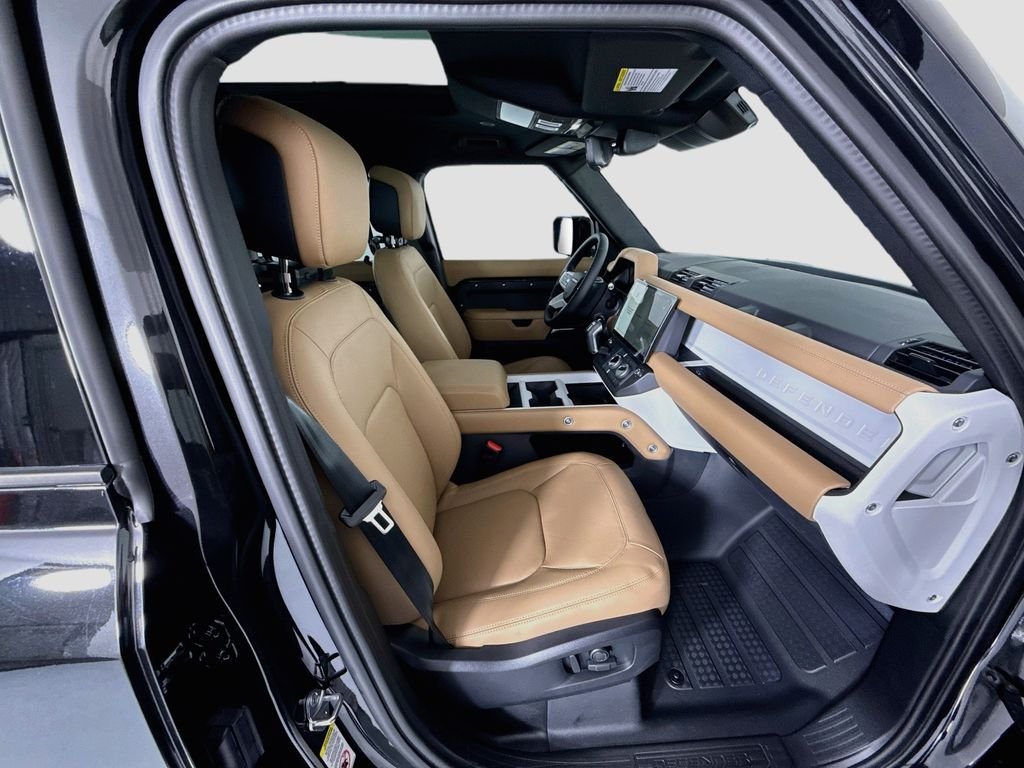 New 2026 Santorini Black Land Rover S image 21