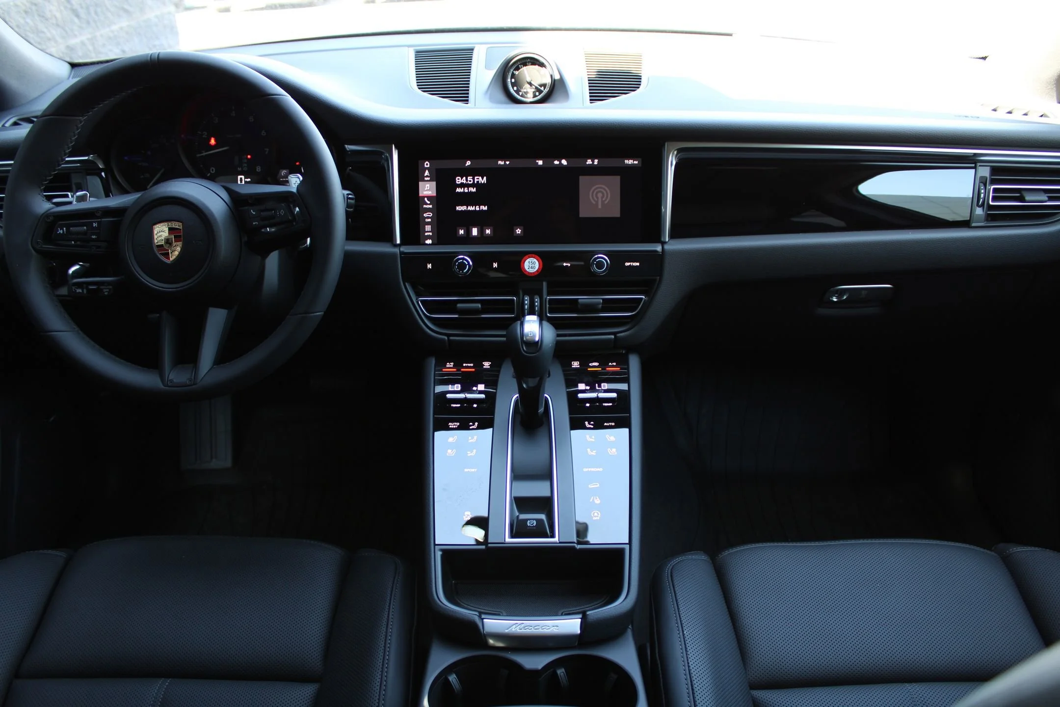2025 Porsche Macan - Photo 22