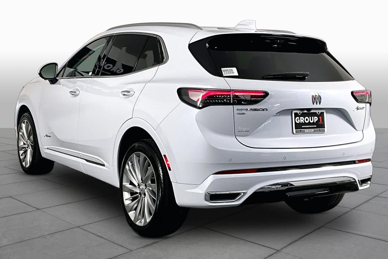 Used 2025 Iridescent White Tricoat Buick Avenir image 12