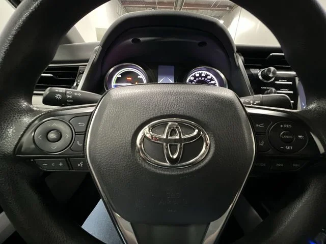2020 Toyota Camry LE - Photo 11