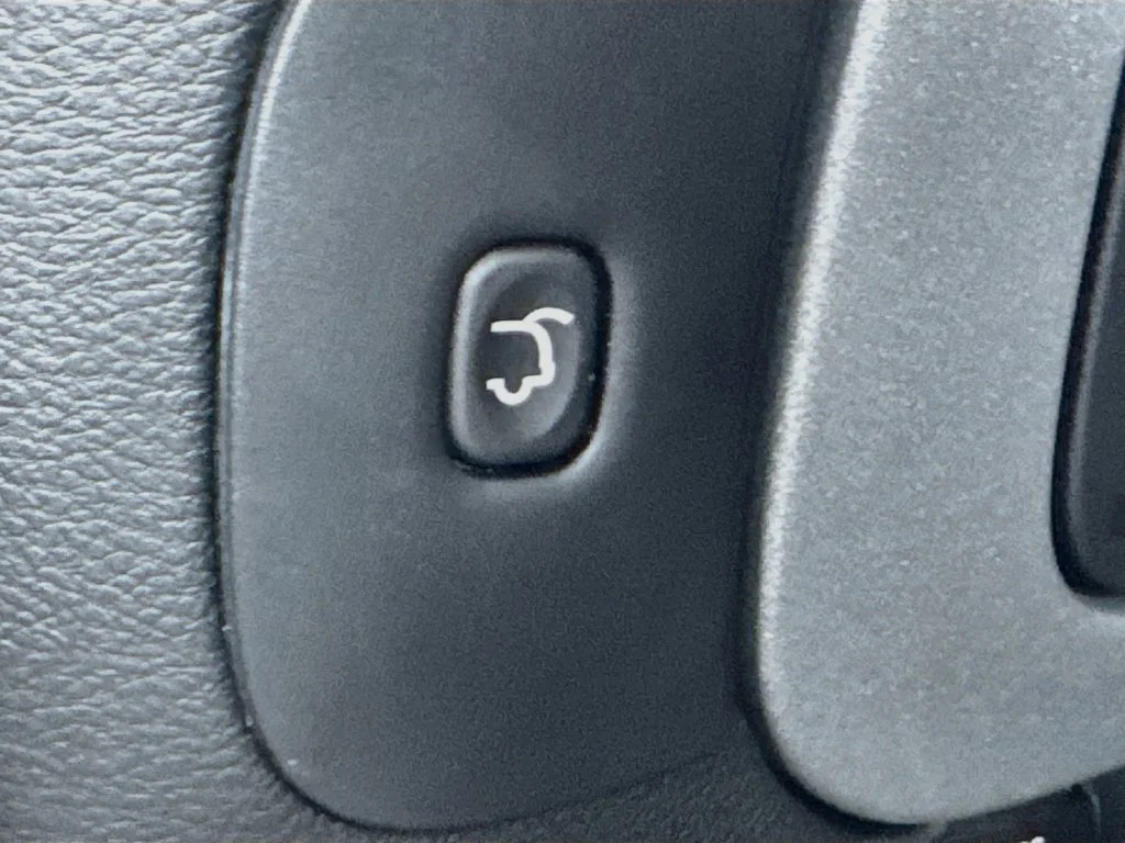 Used 2018 White Jeep Trailhawk image 32