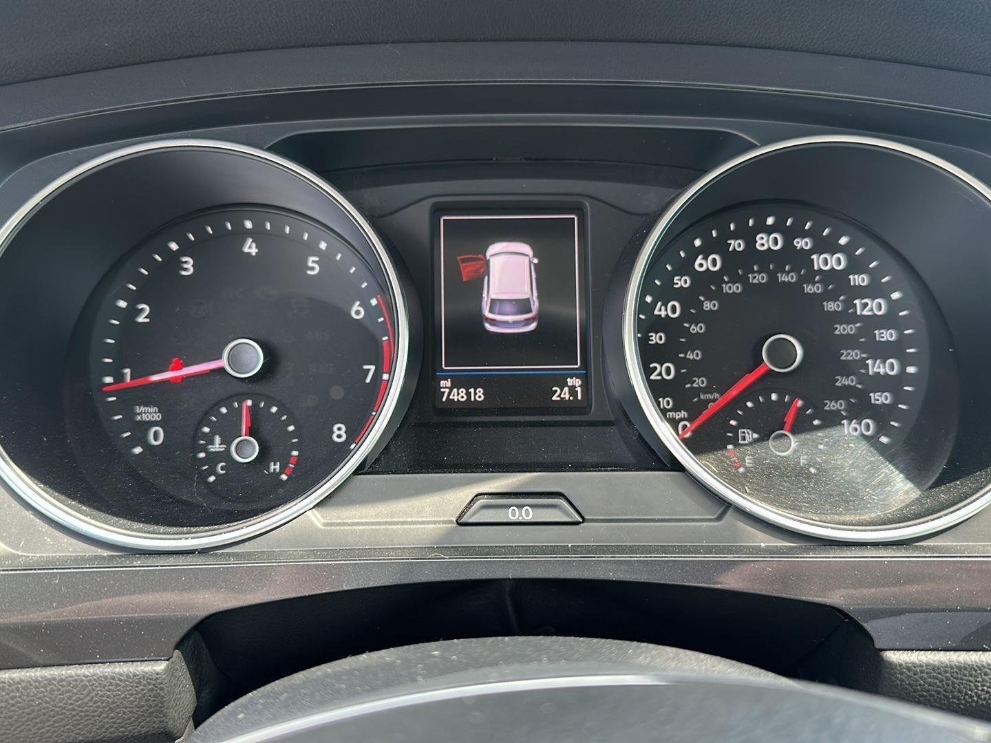 Used 2019 Platinum Gray Metallic Volkswagen SE image 2