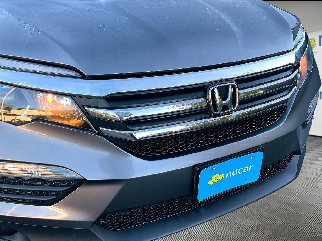 Used 2018 Gray Honda LX image 32