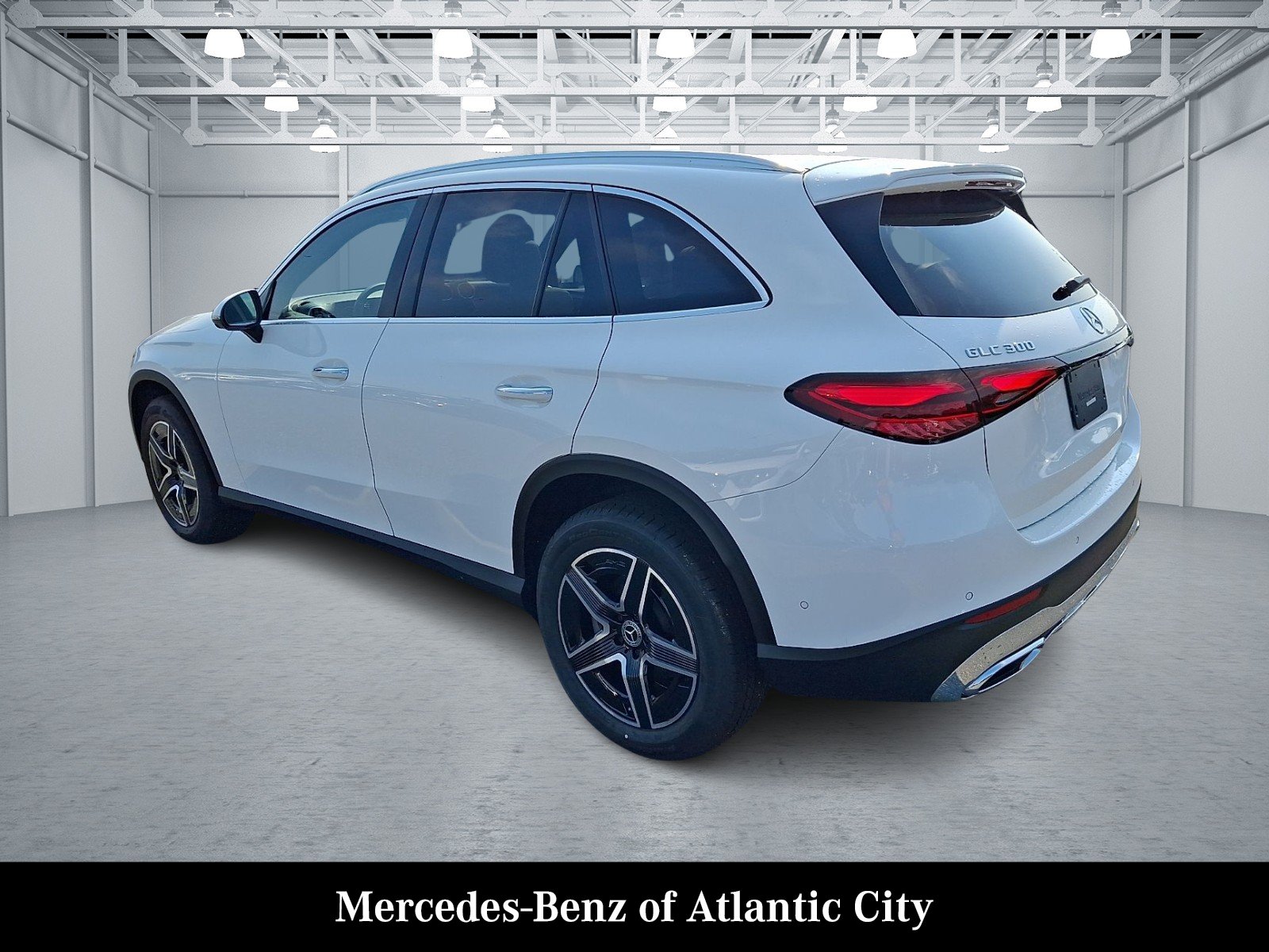 New 2026 Polar White Mercedes-Benz GLC 300 image 3