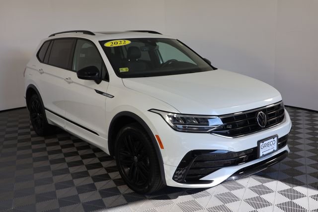 Used 2022 White Volkswagen 2.0T SE R-Line Black image 1