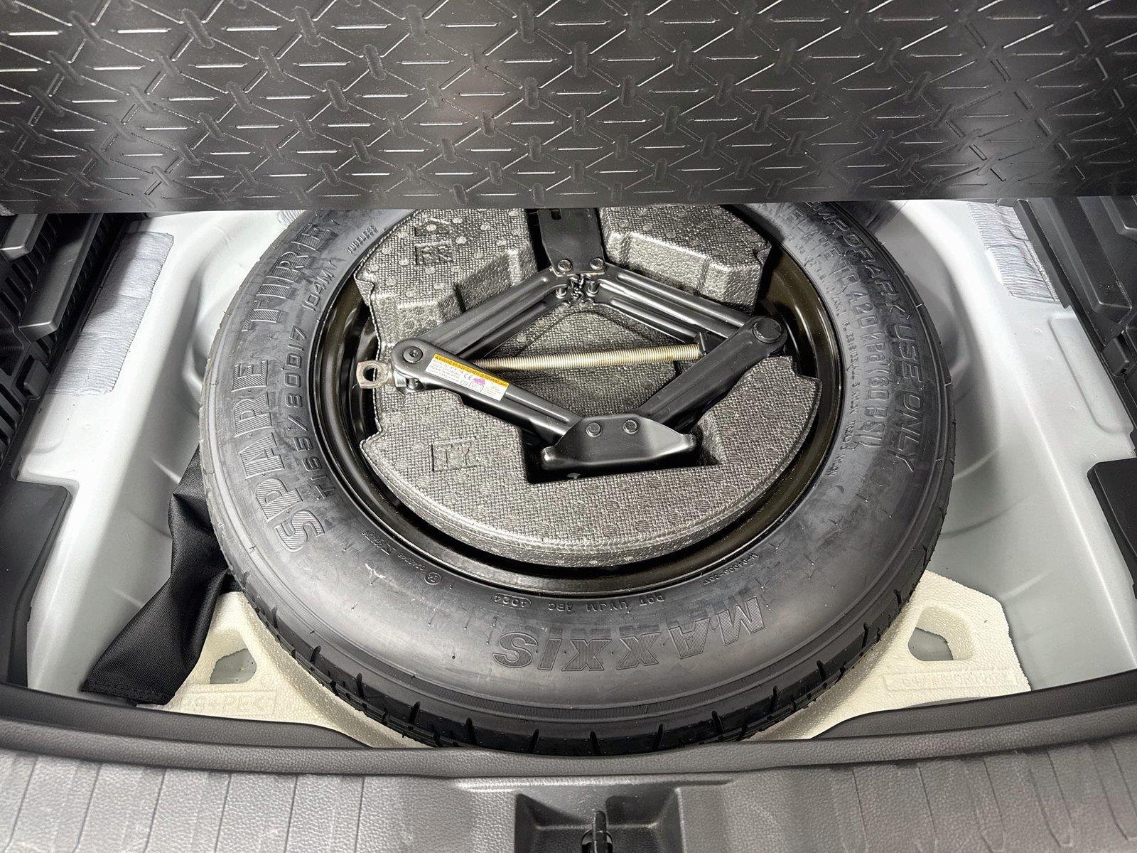 Used 2025 Ice Cap Toyota XLE image 39