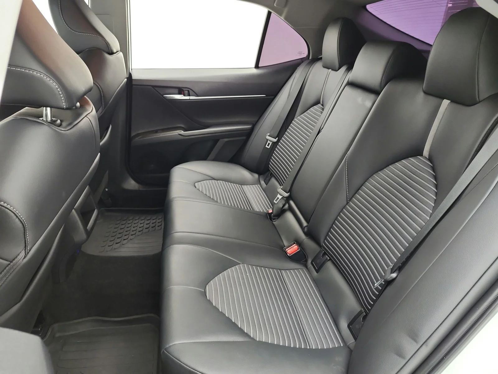 Used 2023 Ice Cap Toyota SE image 13
