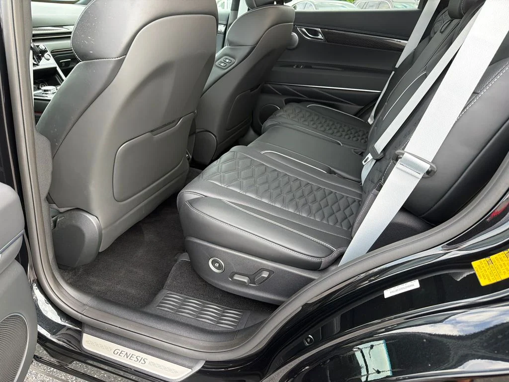 Used 2025 Black Genesis 3.5T e-SC image 21