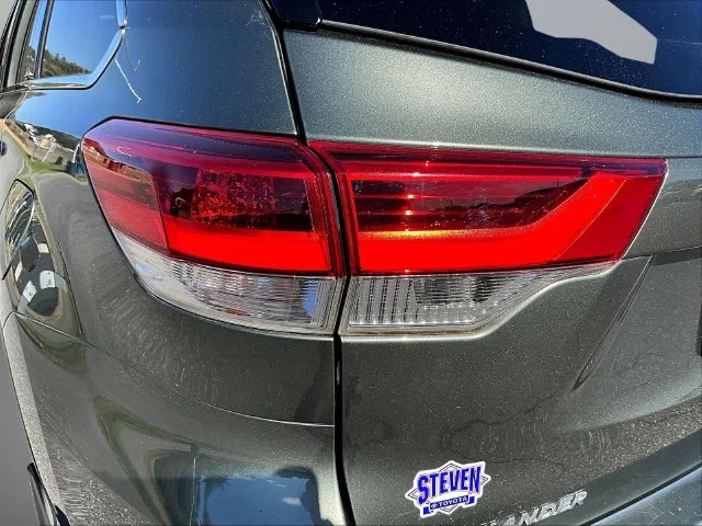 Used 2018 Green Toyota XLE image 28