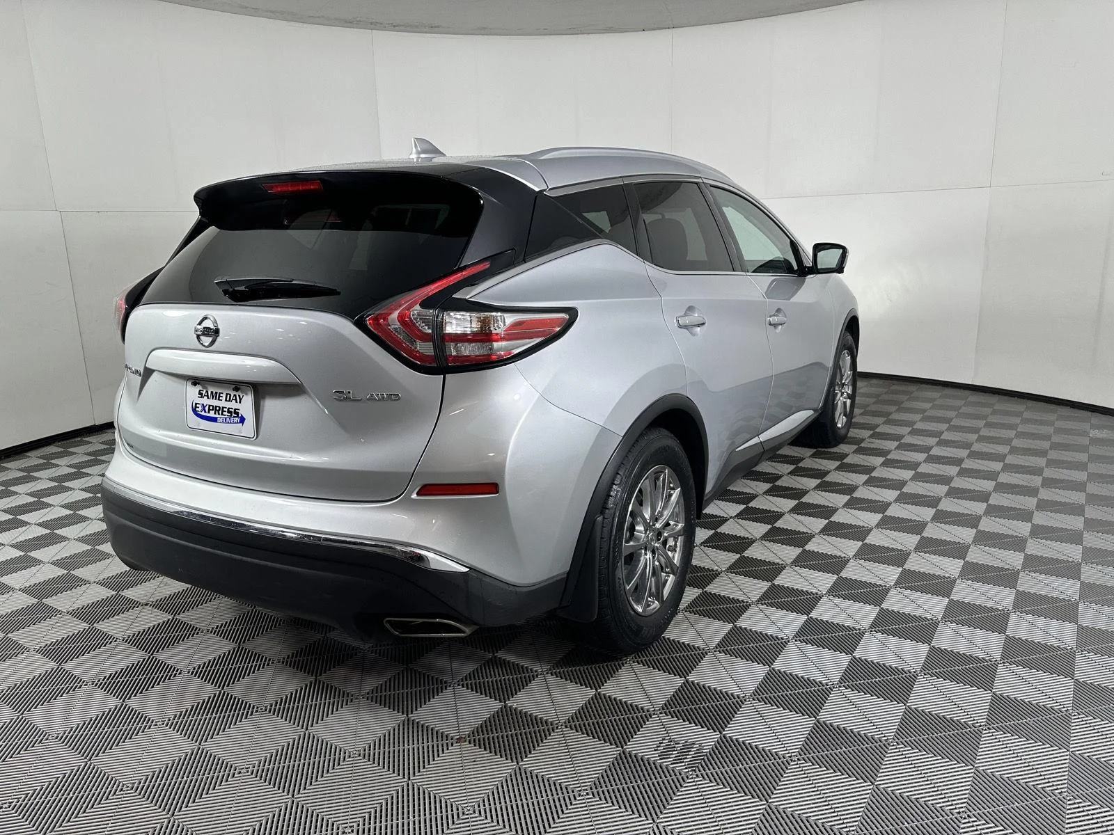 Used 2016 Brilliant Silver Metallic Nissan SL image 14