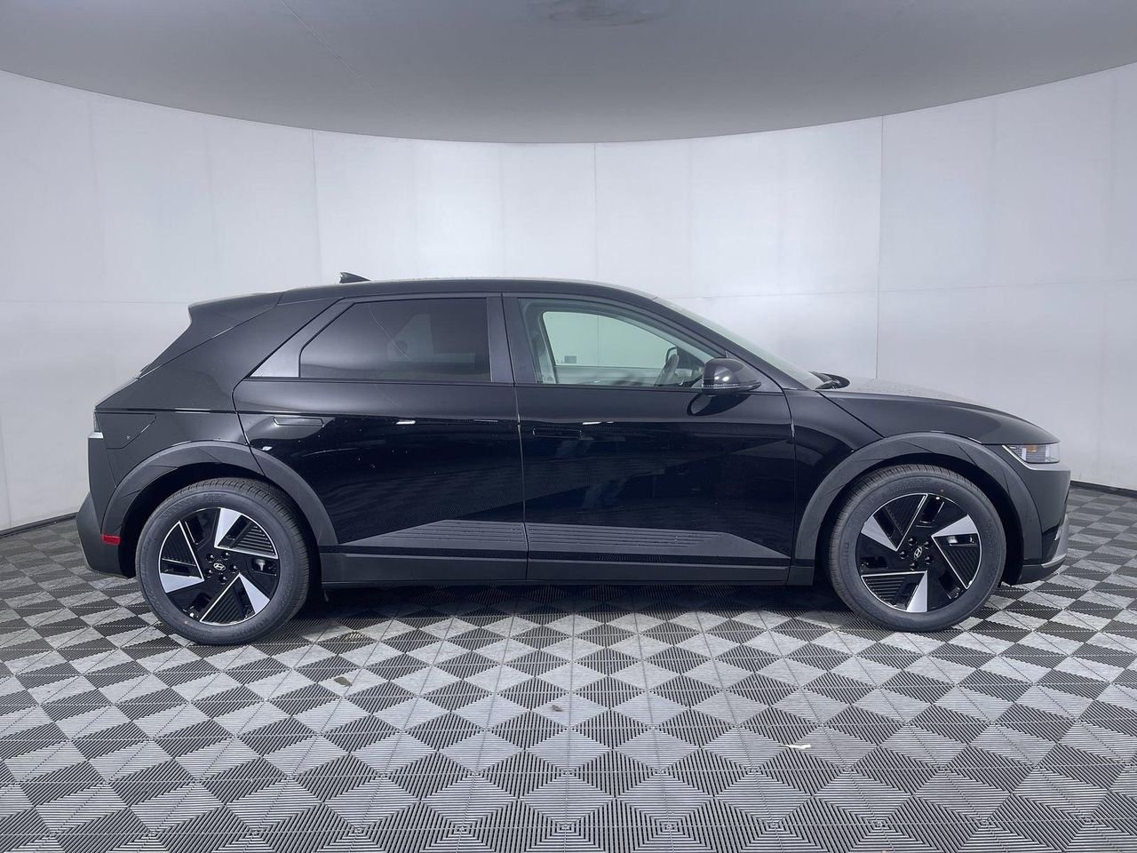 New 2026 Abyss Black Hyundai SEL image 4