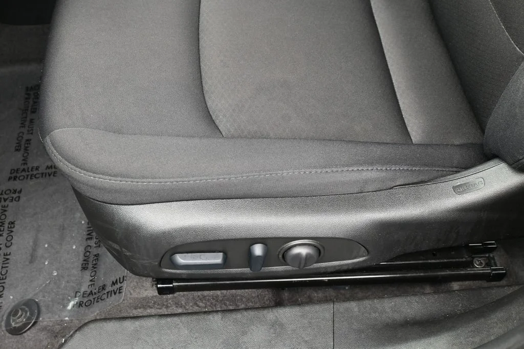 Used 2025 Lakeshore Blue Metallic Chevrolet LT image 15