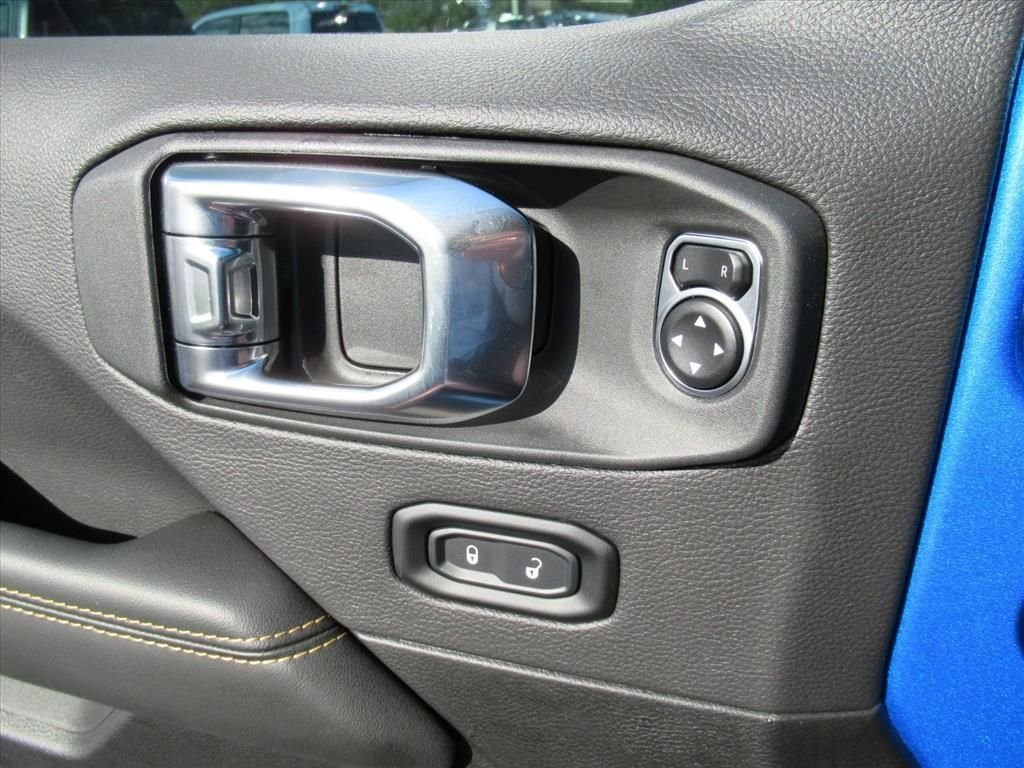New 2026 Hydro Blue Pearl-Coat Exterior Paint Jeep Sahara image 21