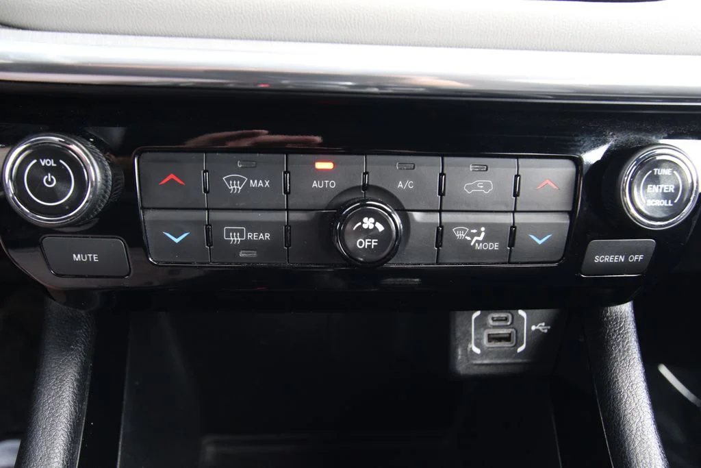 Used 2024 Silver Zynith Jeep Limited image 27