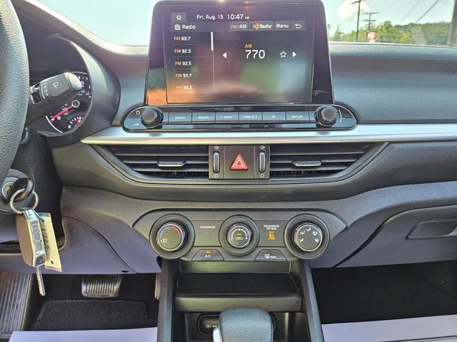 2023 Kia Forte LXS - Photo 23