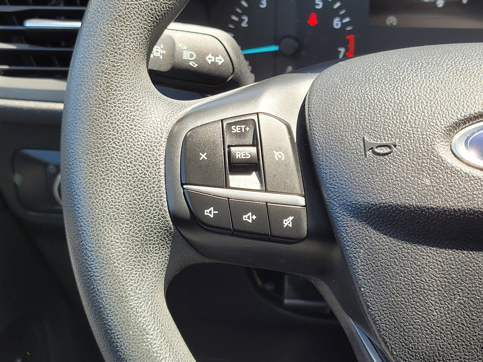 Used 2022 Silver Ford SE image 25