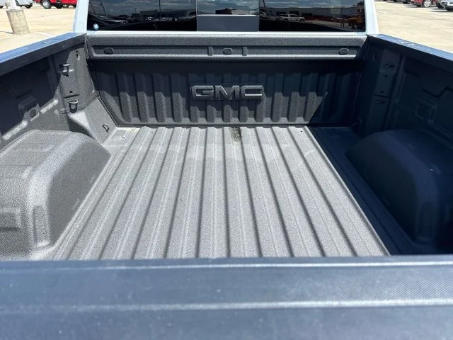 Used 2025 White GMC AT4 image 17