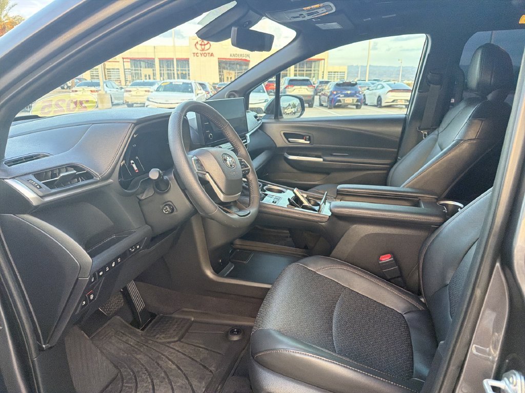 2025 Toyota Sienna Platinum - Photo 26