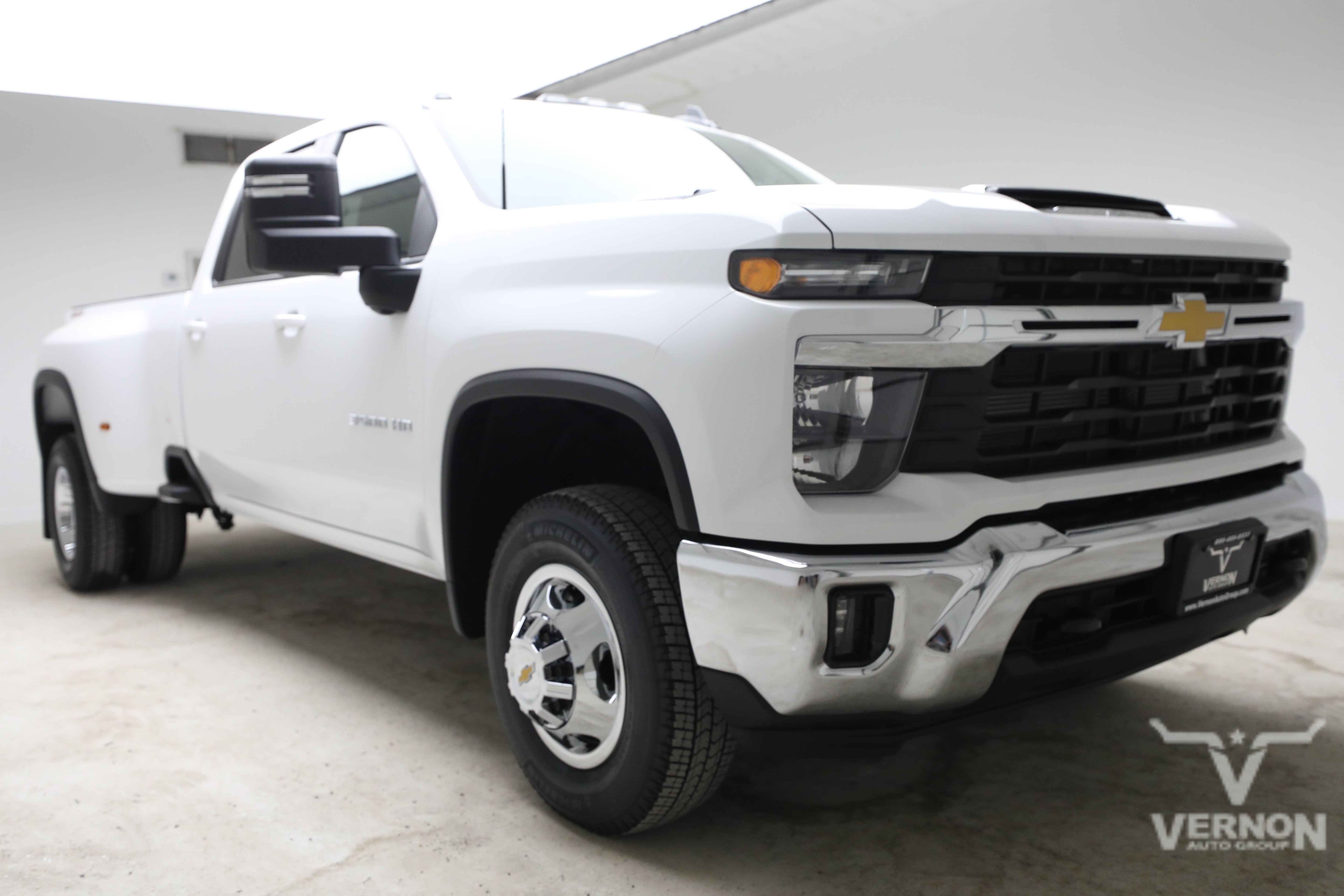 New 2026 Summit White Chevrolet N image 7