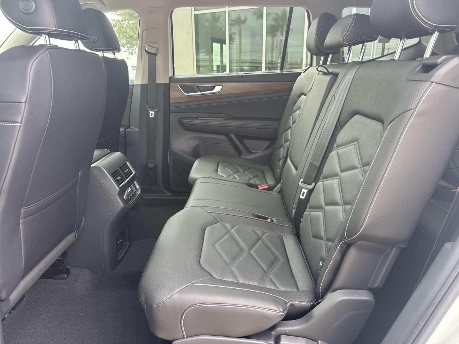 New 2026 White Volkswagen 2.0T SE w/Technology image 7