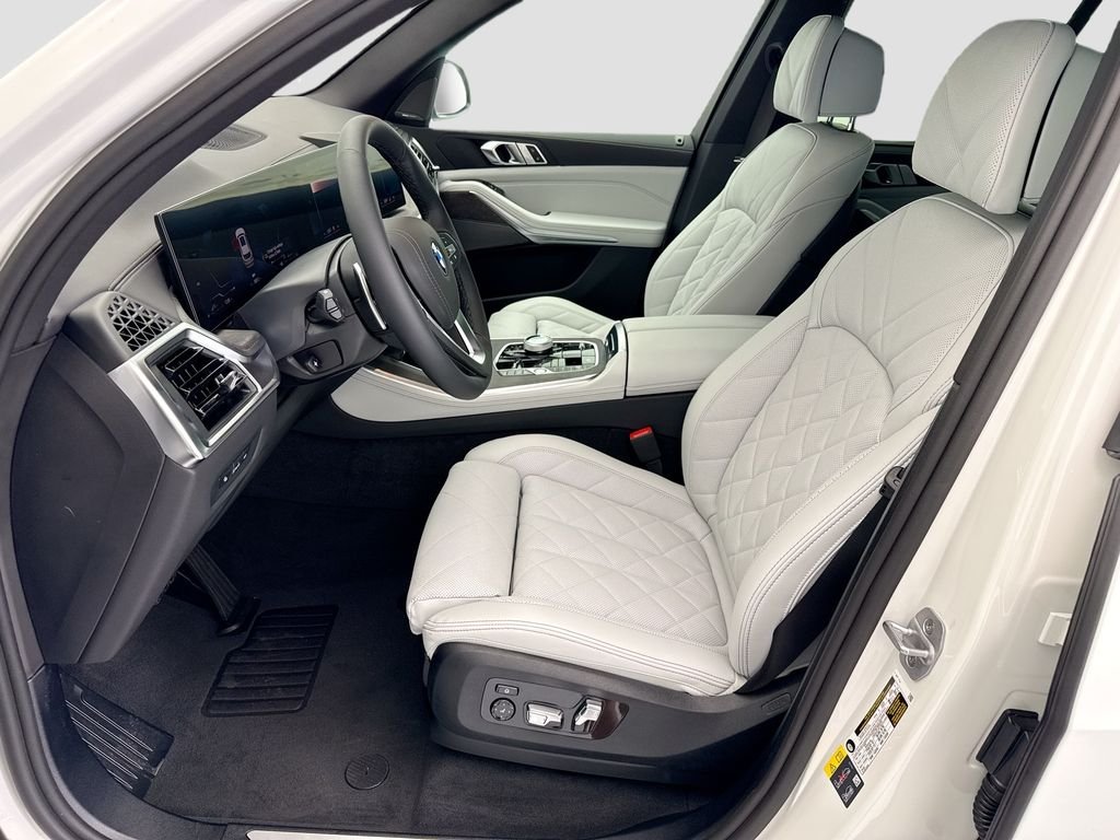 New 2026 White Metallic BMW xDrive50e image 18