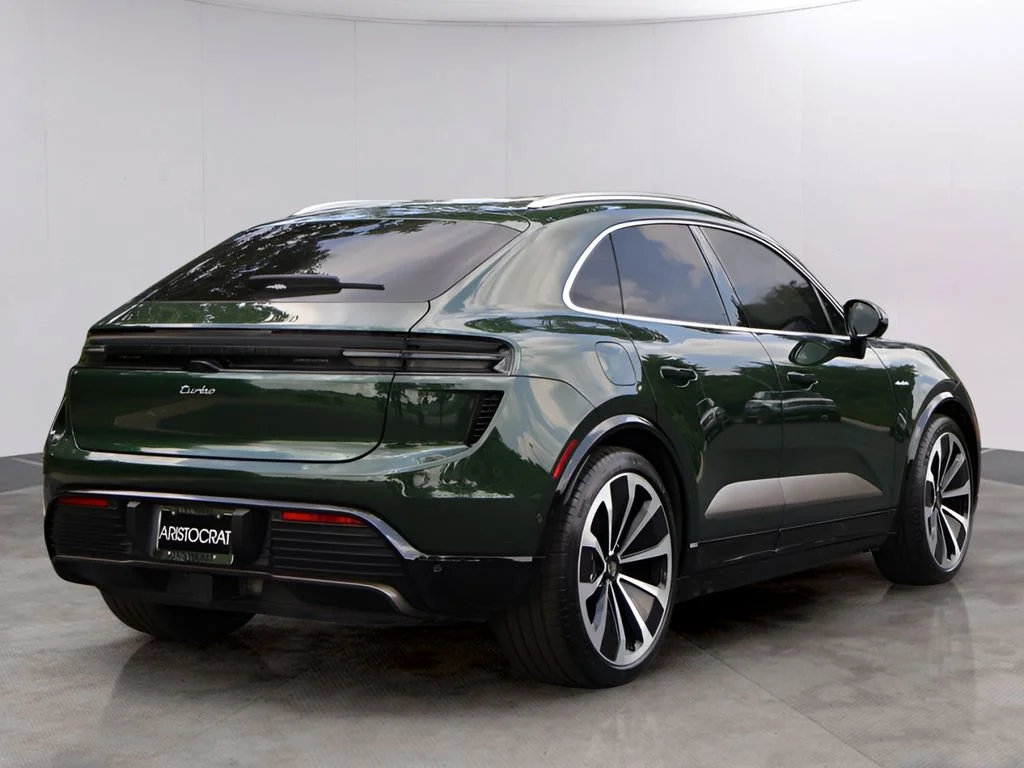 Used 2024 Oak Green Metallic Neo Porsche Turbo image 8
