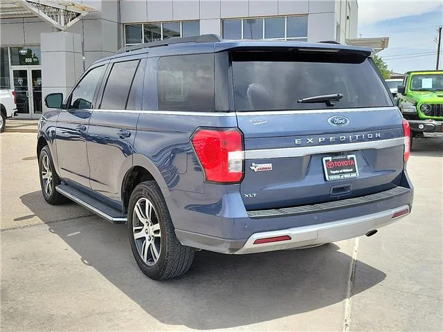 Used 2022 Infinite Blue Metallic Tinted Clearcoat Ford XLT 4x2 image 3