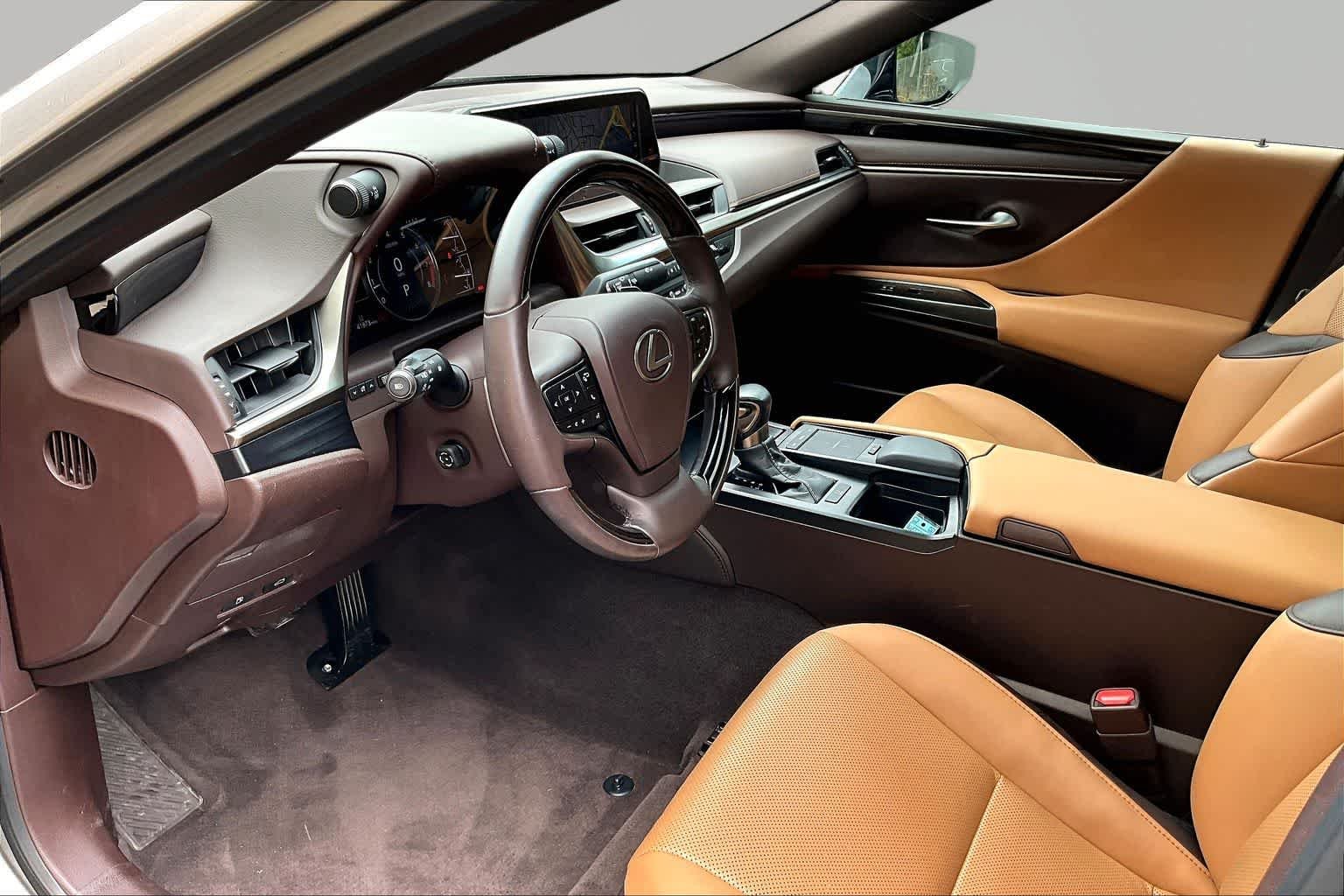 Used 2020 Atomic Silver Lexus  image 18