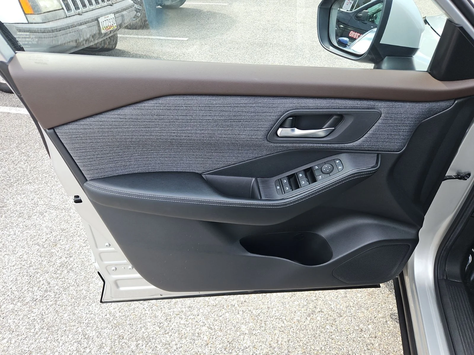 Used 2023 Silver Nissan SV image 23