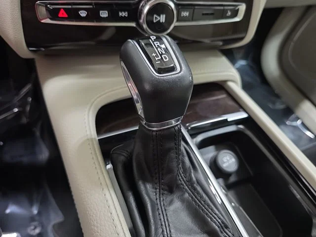 Used 2019 Magic Blue Metallic Volvo T5 Momentum image 23