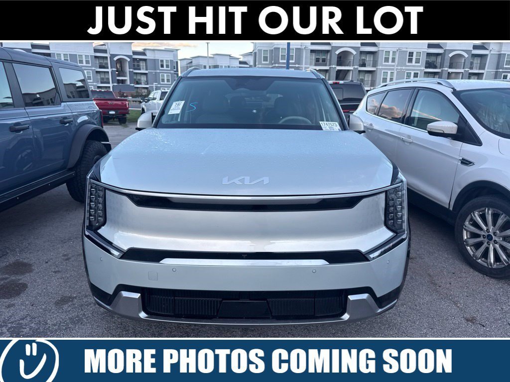 Used 2024 Ivory Silver Kia Land image 5