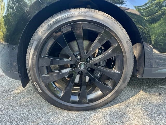 Used 2023 Santorini Black Metallic Land Rover SE image 2