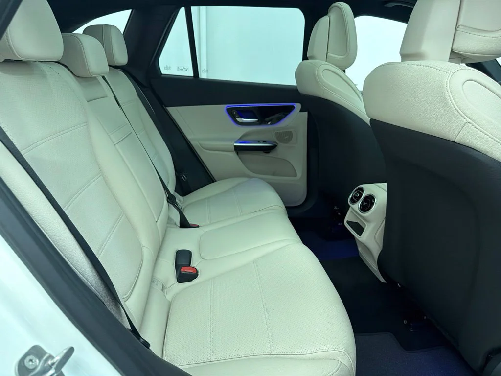 New 2027 White Mercedes-Benz GLC 300 image 25