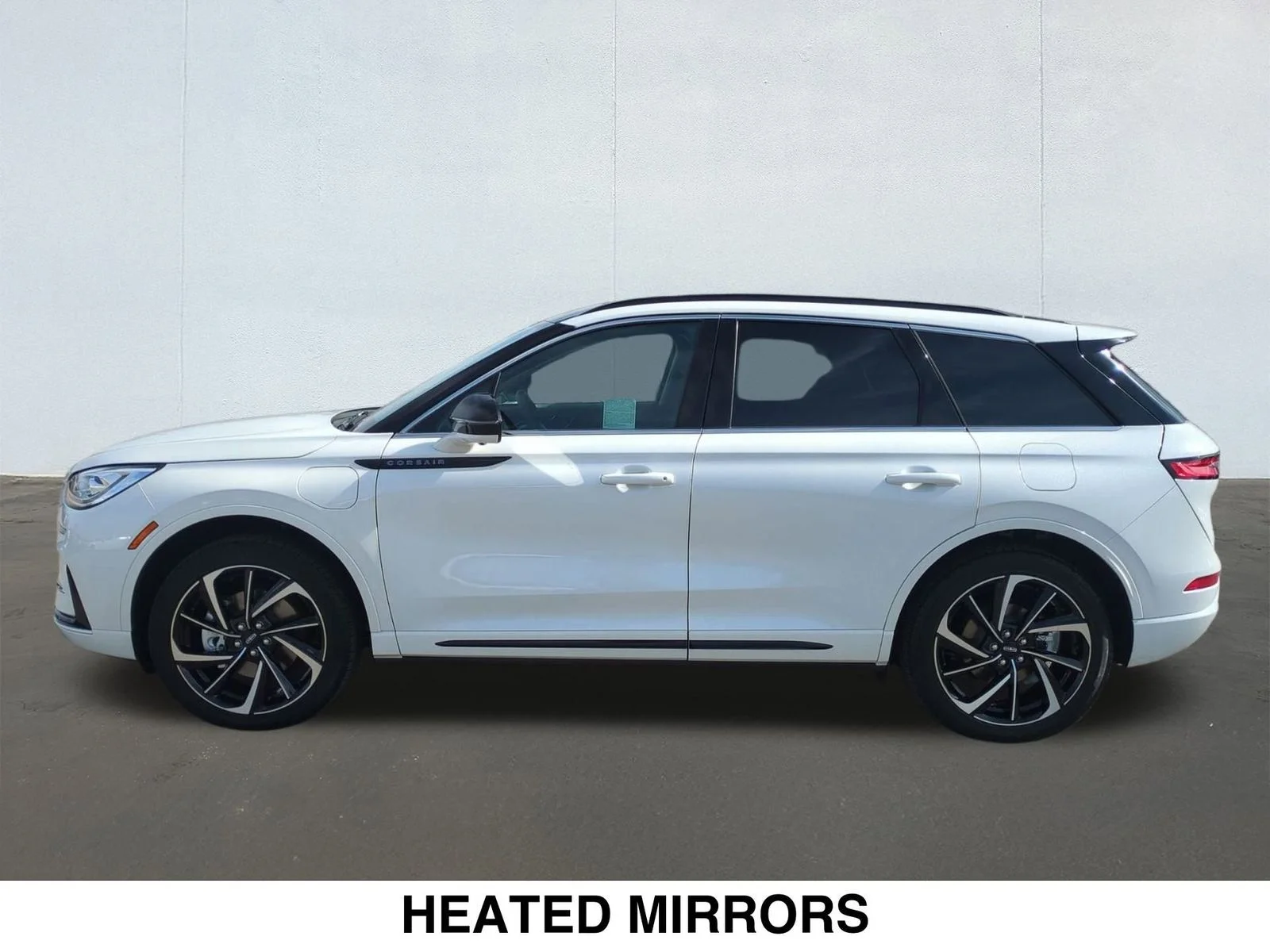 Used 2025 White Lincoln Grand Touring image 2