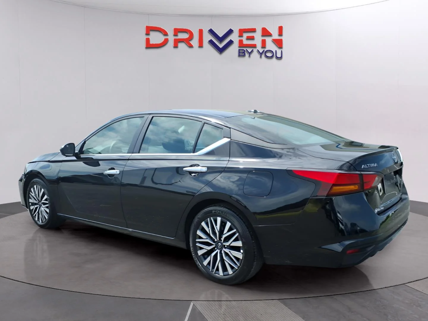 Used 2025 Super Black Nissan SV image 3
