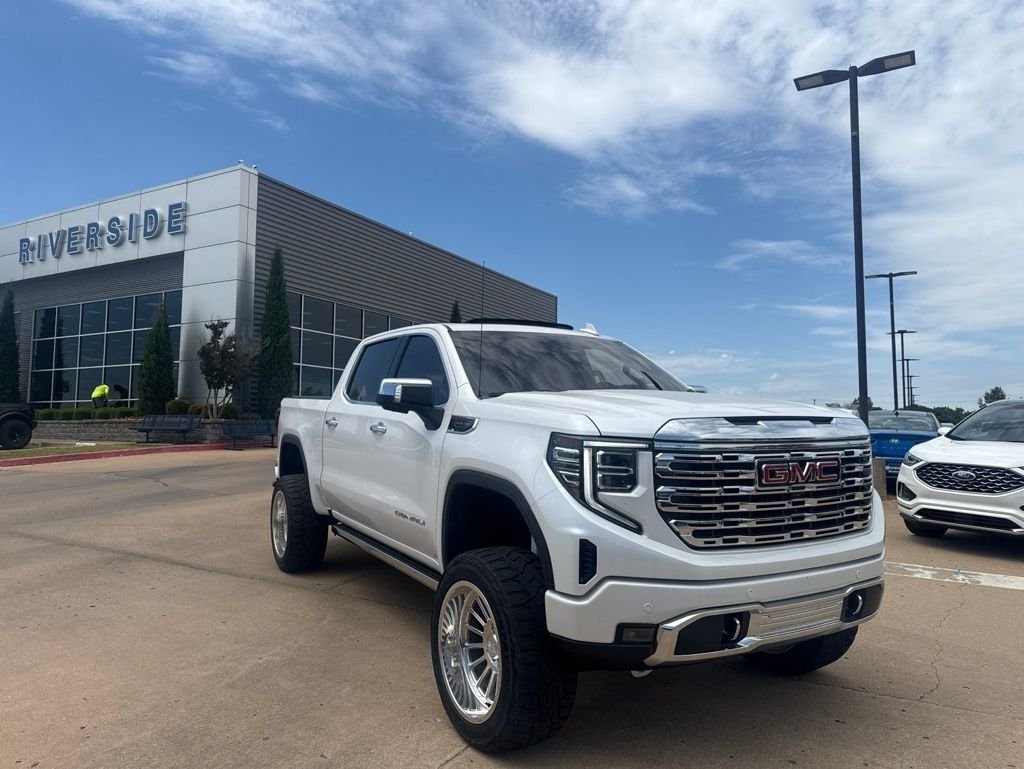 2022 GMC Sierra 4WD Crew Cab Short Box Denali's photo
