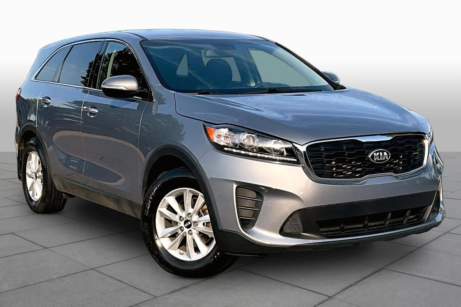 Used 2019 Everlasting Silver Kia L image 2