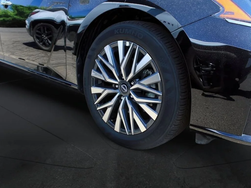 2025 Nissan Altima SV - Photo 9