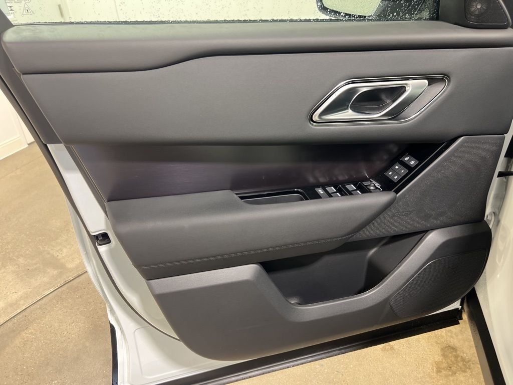 Certified Used 2026 Fuji White Land Rover Dynamic SE image 9