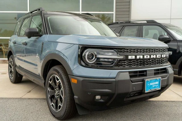 New 2026 Azure Gray Metallic Tri-Coat Ford Outer Banks® image 4