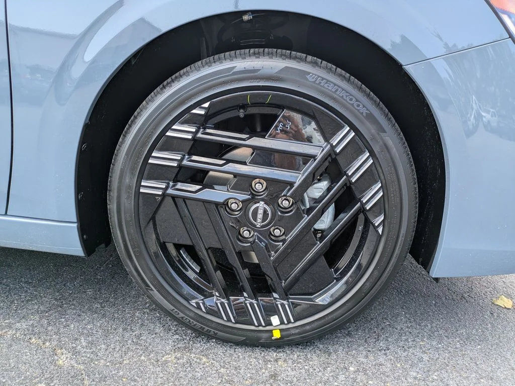 New 2027 Atlantic Gray Metallic / Super Black Two-tone Nissan SR image 11