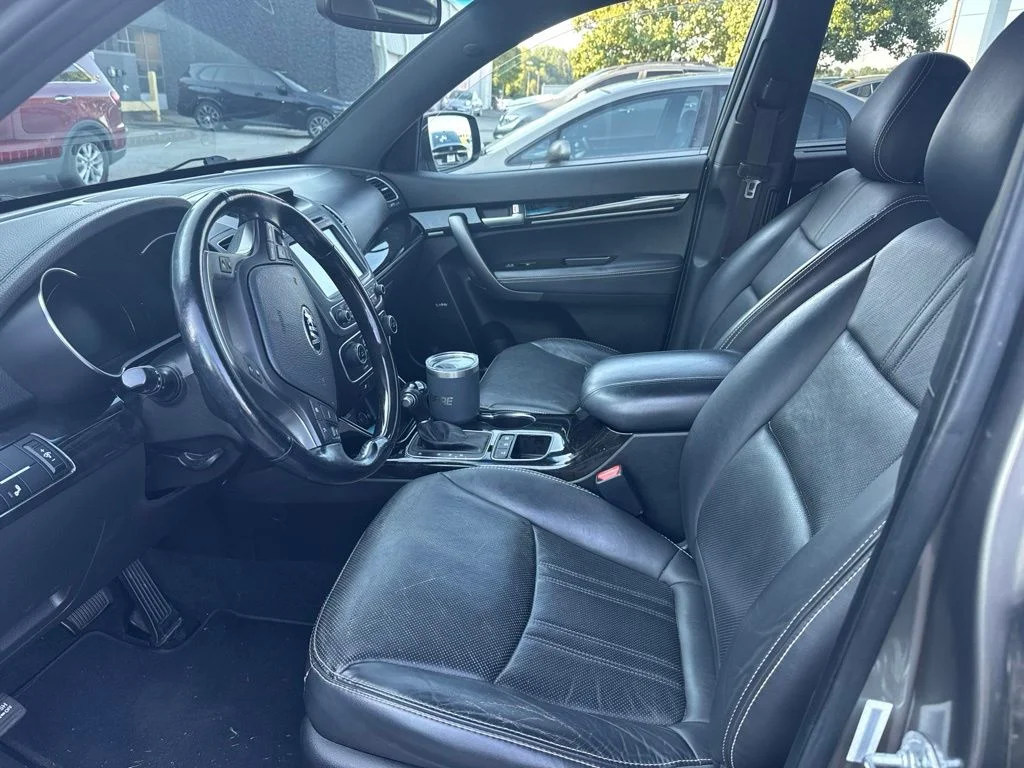 Used 2015 Silver Kia Limited V6 image 13