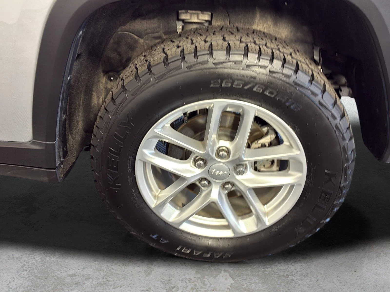 Used 2024 Silver Zynith Jeep Laredo X image 10