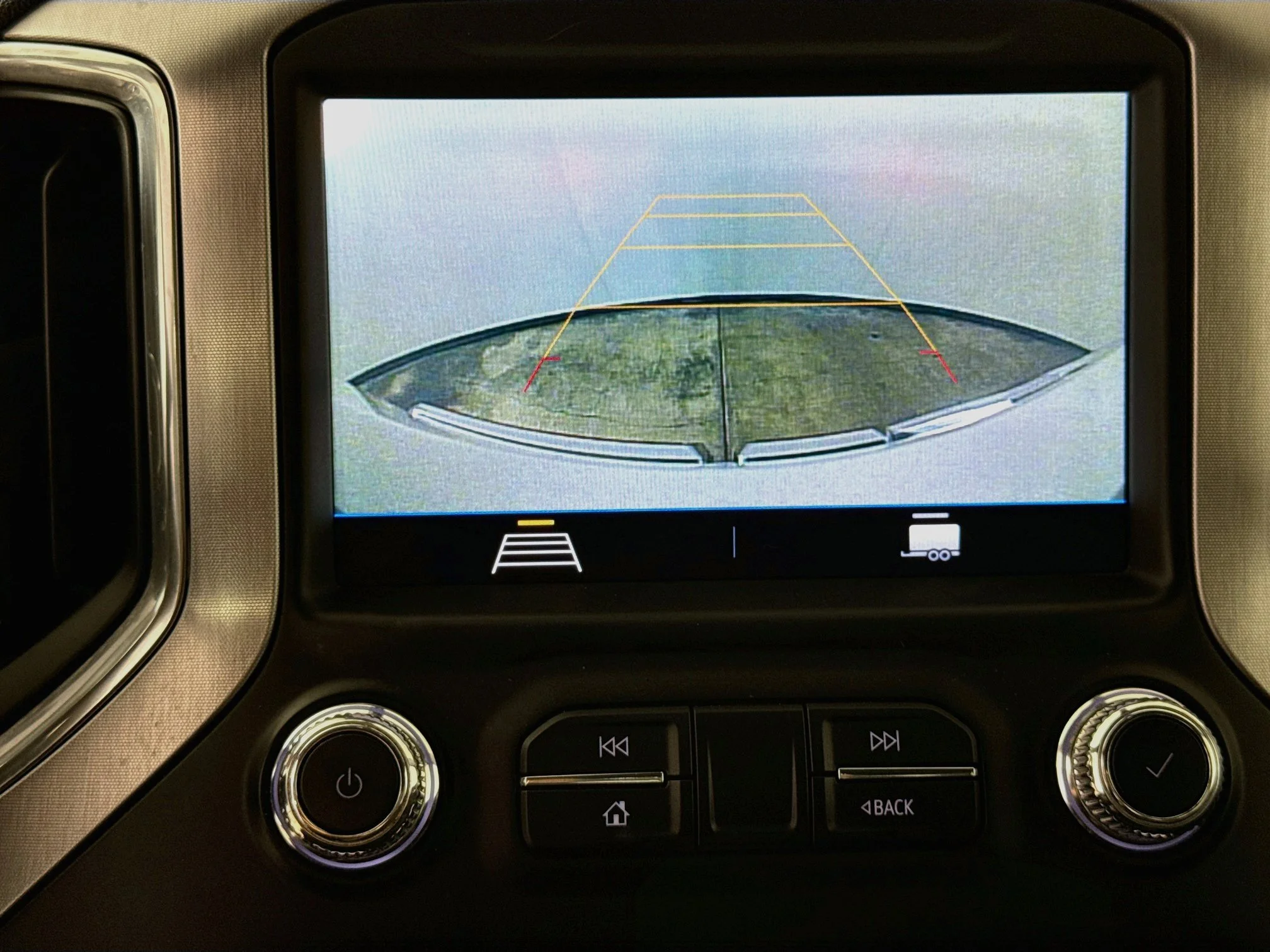 Used 2020 SUMMIT WHITE GMC SLE image 18