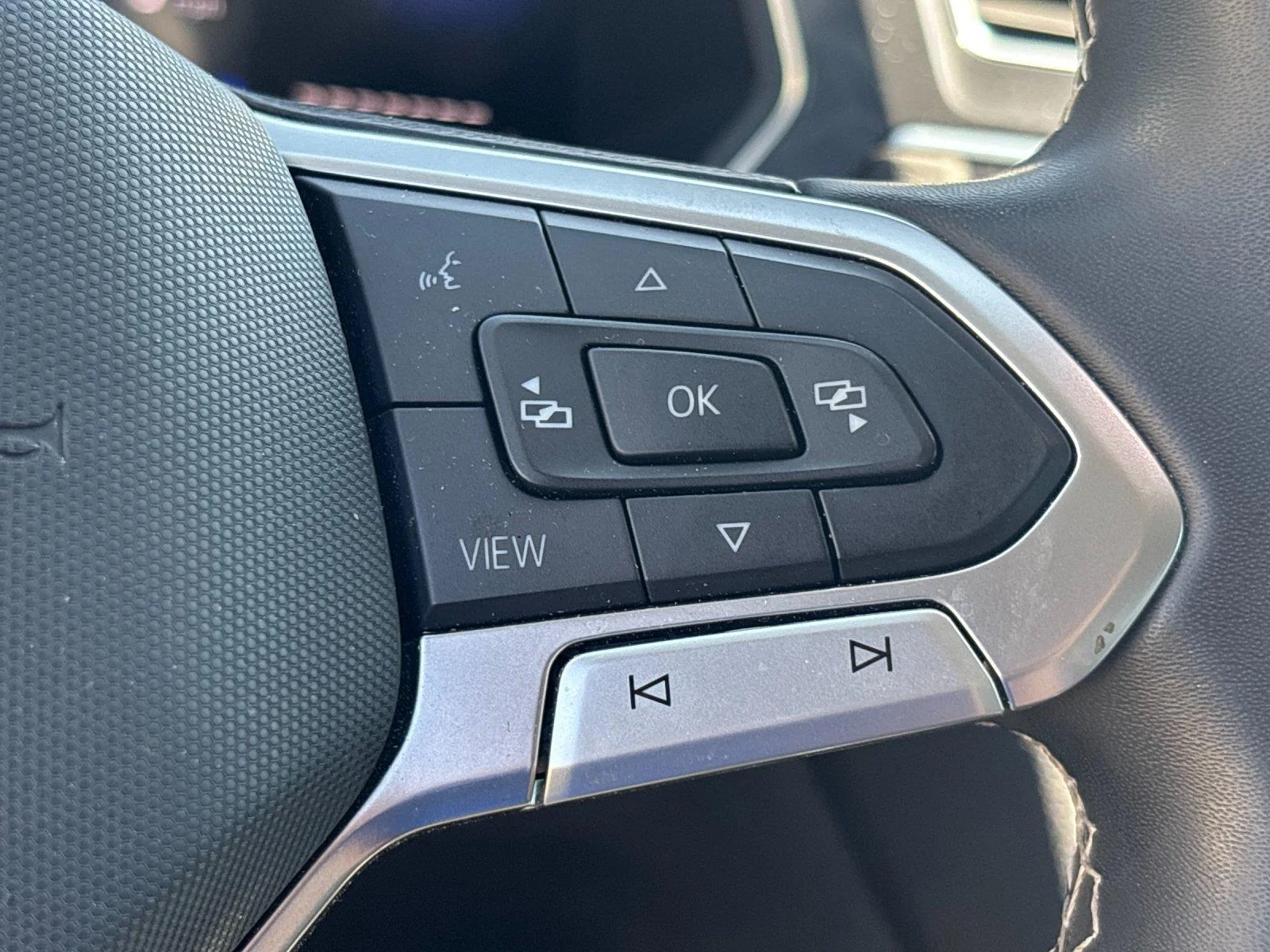 Certified Used 2023  VOLKSWAGEN SE image 19