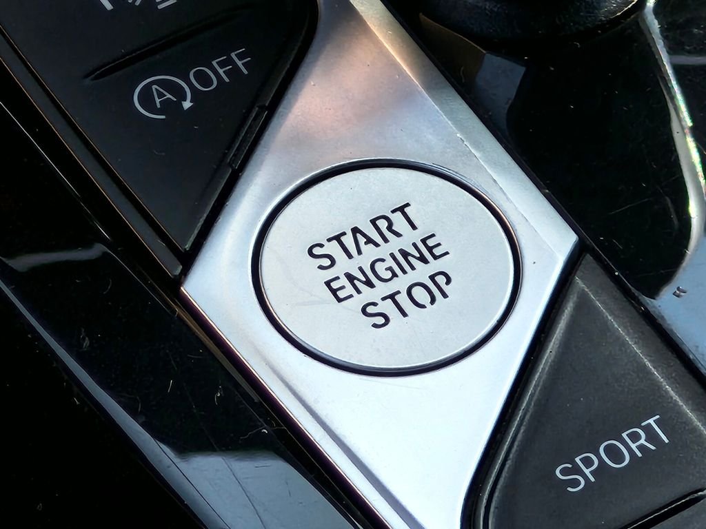 Used 2023 White BMW xDrive30i image 28