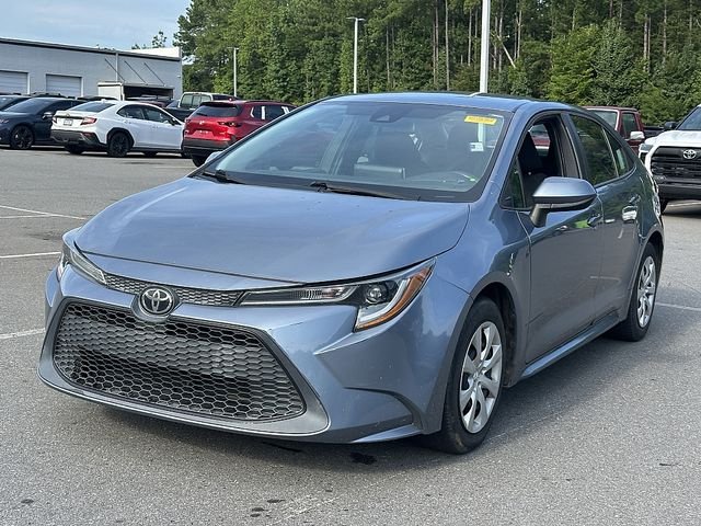 Used 2020  Toyota LE image 3