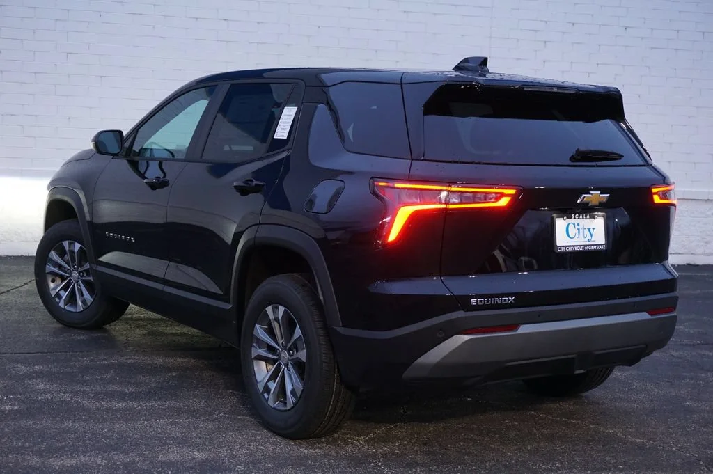 2027 Chevrolet Equinox LT - Photo 7