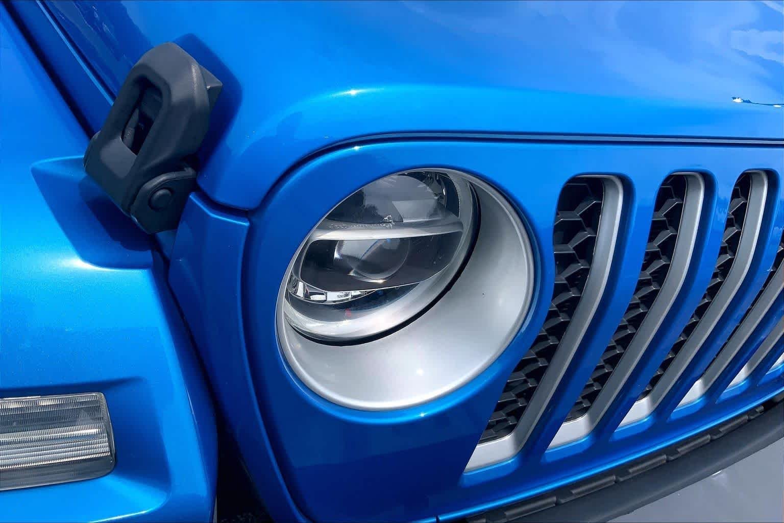Used 2022 Hydro Blue Pearlcoat Jeep Unlimited Sahara image 26