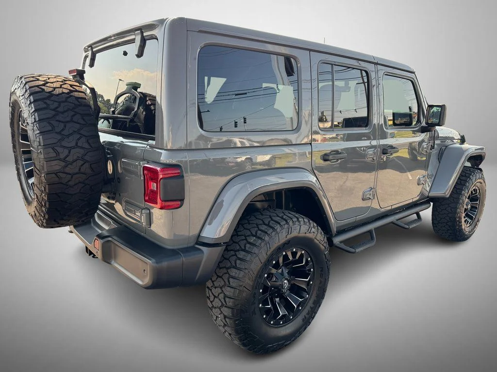 Used 2018 Gray Jeep Unlimited Sahara image 3